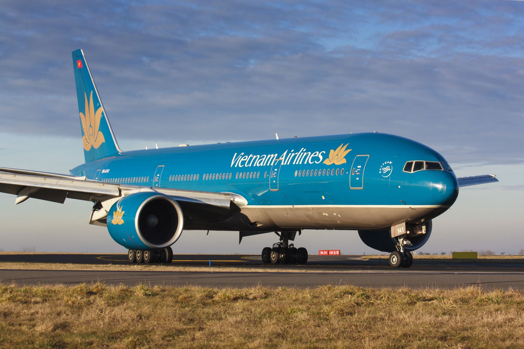 Vietnam Airlines operates direct flights from Singapore (SIN) to Hanoi (HAN)